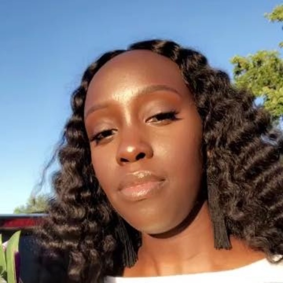 Meet your Posher, Rania - Picture 1 of 1